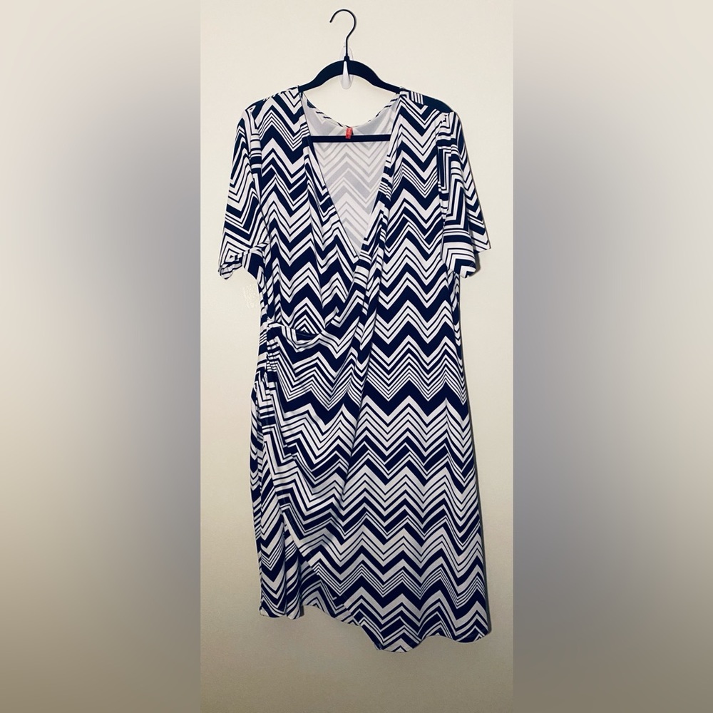 Pre-Loved Ruby Ribbon Navy Blue and White Chevron Dress Size: 3XL